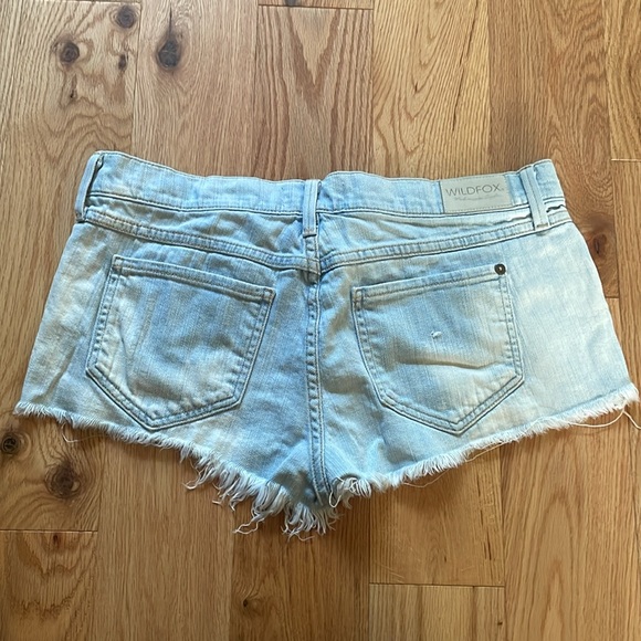WILDFOX || Couture Friday Night Distressed Cut Off Shorts in LIGHT STONE size 29 - Picture 3 of 9
